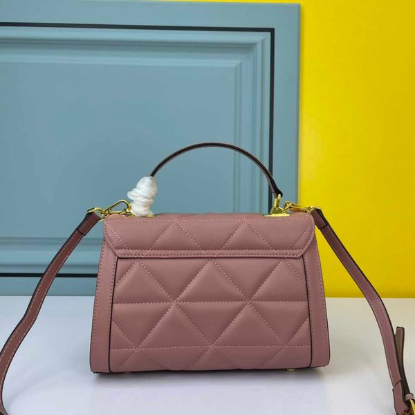 fashion designer women bag classic vintage cowhide embroidered handbag high-quality solid color one shoulder oblique span bag 26*18*11cm
fashion designer women bag classic vintage cowhide embroidered handbag high-quality solid color one shoulder oblique span bag 26*18*11cm