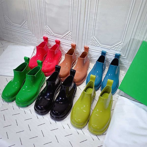 luxurys designers rubber ankle rain boots men women platform shoes chunky square toe england style welly water sneakers shoe slip on booties, Black;red
luxurys designers rubber ankle rain boots men women platform shoes chunky square toe england style welly water sneakers shoe slip on booties, Black;red