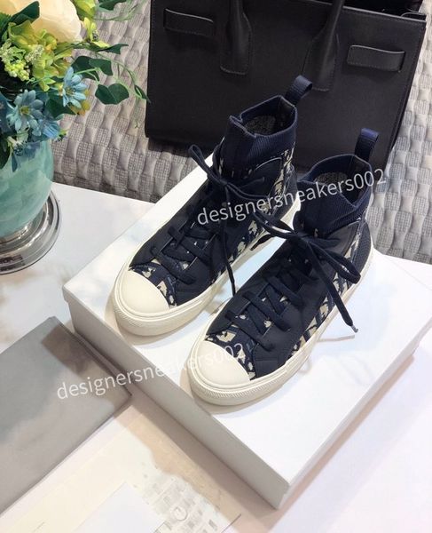 2022 new arrival fashion boots men women casual shoe sneakers genuine leather bee embroidered red green yr210404, Black
2022 new arrival fashion boots men women casual shoe sneakers genuine leather bee embroidered red green yr210404, Black