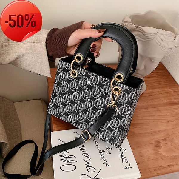 the factory directly portable small female diana new 2022 women's bag fashion printed single shoulder msenger bag
the factory directly portable small female diana new 2022 women's bag fashion printed single shoulder msenger bag