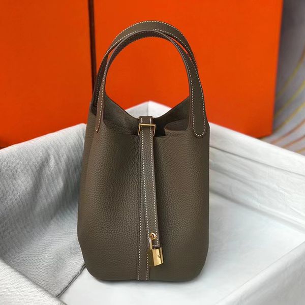 7a picotin lock bag women purse tote bucket bags handmade luxury designer handbags classic fashion togo leather canvas shopping retro h my0a
7a picotin lock bag women purse tote bucket bags handmade luxury designer handbags classic fashion togo leather canvas shopping retro h my0a