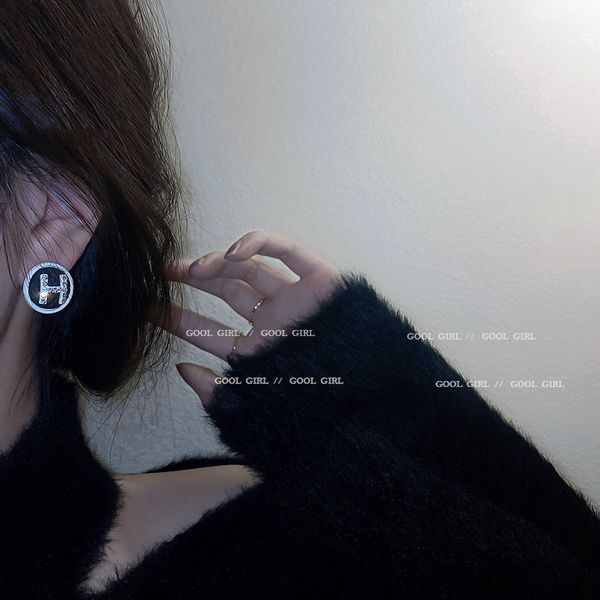 925 silver needle letter h stud earrings geometric hoop earrings south korea dongdaemun metal new ear clip dark style eardrop, Golden
925 silver needle letter h stud earrings geometric hoop earrings south korea dongdaemun metal new ear clip dark style eardrop, Golden