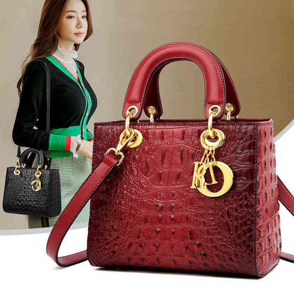 factory online export designer tide brand ladies bag high end fashion pattern women's 2022 new versatile style handbag
factory online export designer tide brand ladies bag high end fashion pattern women's 2022 new versatile style handbag