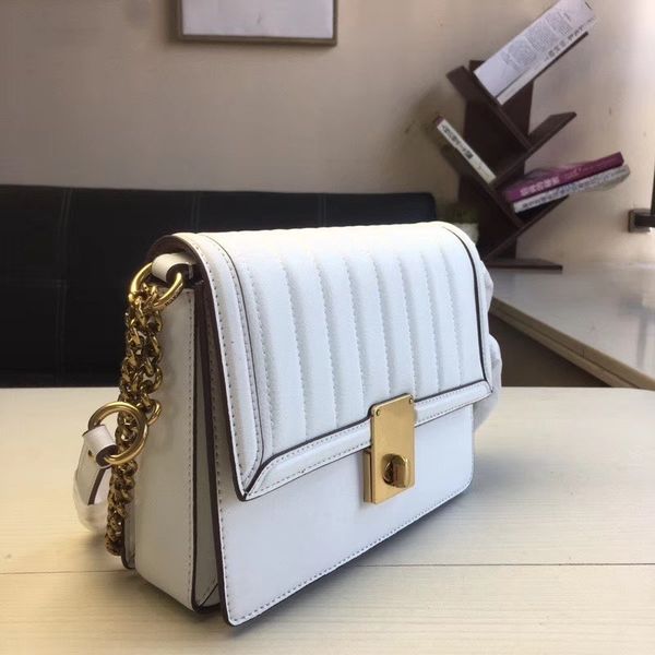 2022 new fashion diagonal shoulder bag joker banquet goddess fan white messenger bag
2022 new fashion diagonal shoulder bag joker banquet goddess fan white messenger bag