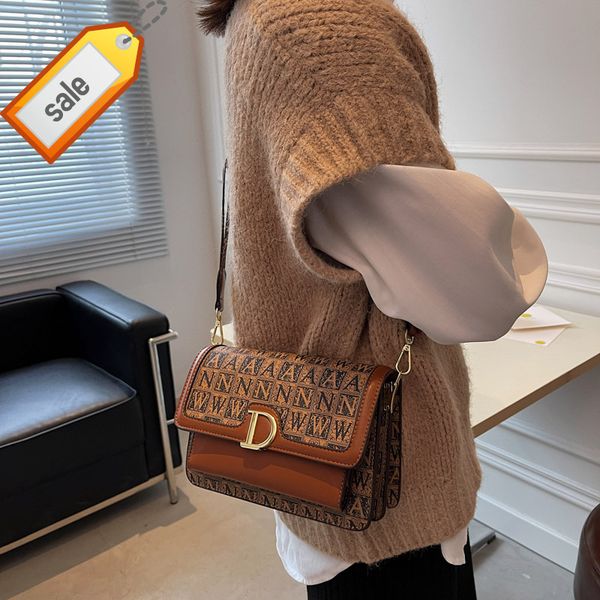 small women's bag new shoulder red simple handbagwomen's vintage fashion versatile factory outlet
small women's bag new shoulder red simple handbagwomen's vintage fashion versatile factory outlet