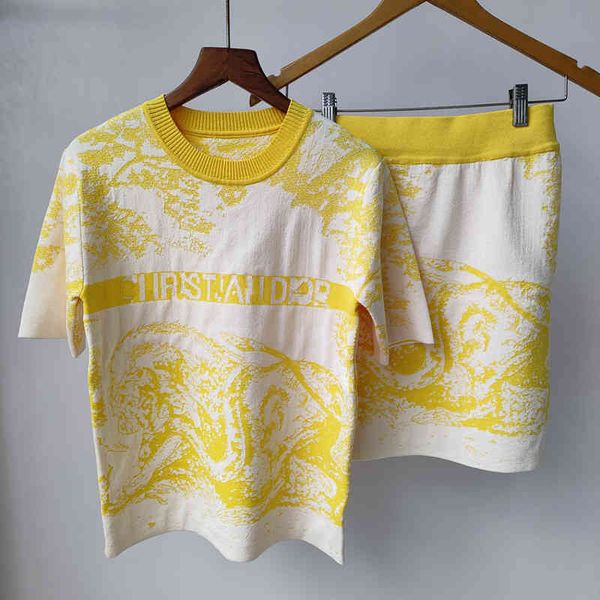 short shirts summer new animal jacquard knitted and half skirt 2-piece set, White
short shirts summer new animal jacquard knitted and half skirt 2-piece set, White