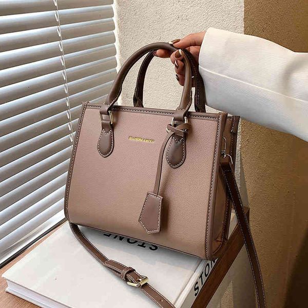 designer handbags carrying bag female 2022 new type messenger winter high capacity tote bag shoulder
designer handbags carrying bag female 2022 new type messenger winter high capacity tote bag shoulder
