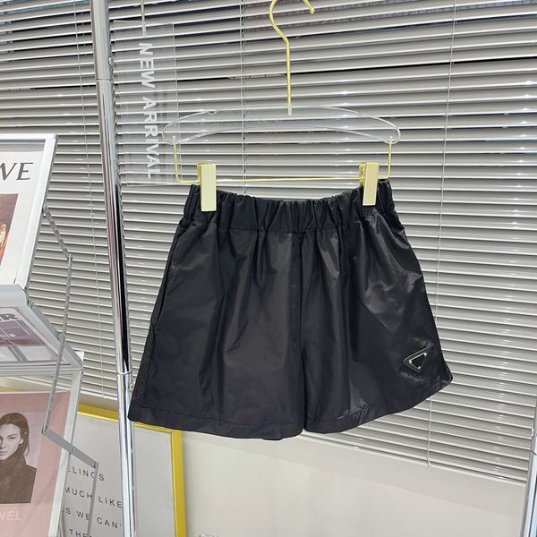 Shorts Women' SS USA womens casual classic beach pants designer short pant Inverted triangle metal embroidery design Imported nylon waterproof material down RYF4, Black
Shorts Women' SS USA womens casual classic beach pants designer short pant Inverted triangle metal embroidery design Imported nylon waterproof material down RYF4, Black