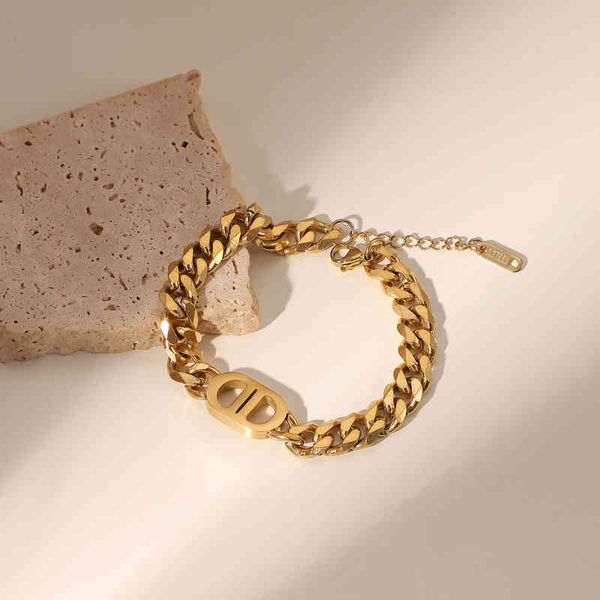exquisite chain bracelet fashion jewelry 18k gold stainls steel double d thick cuban chain stainls steel bracelet female classic folk style, Golden;silver
exquisite chain bracelet fashion jewelry 18k gold stainls steel double d thick cuban chain stainls steel bracelet female classic folk style, Golden;silver
