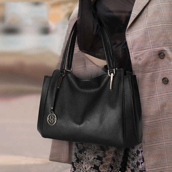 showecomfort01 store qiandian leather women's bag 2022 new fashion single shoulder bags women's large bag head leather women'
showecomfort01 store qiandian leather women's bag 2022 new fashion single shoulder bags women's large bag head leather women'