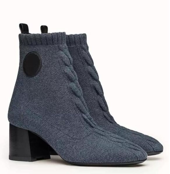 2022 famous designer volver ankle boot women fashion booty calfskin knit black green blue ladies martin booties female knight boots
2022 famous designer volver ankle boot women fashion booty calfskin knit black green blue ladies martin booties female knight boots