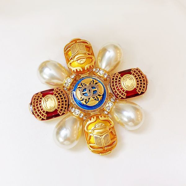 european brooches american retro exotic golden beetle element pearl small fragrance brooch female suit pin buckle, Gray
european brooches american retro exotic golden beetle element pearl small fragrance brooch female suit pin buckle, Gray