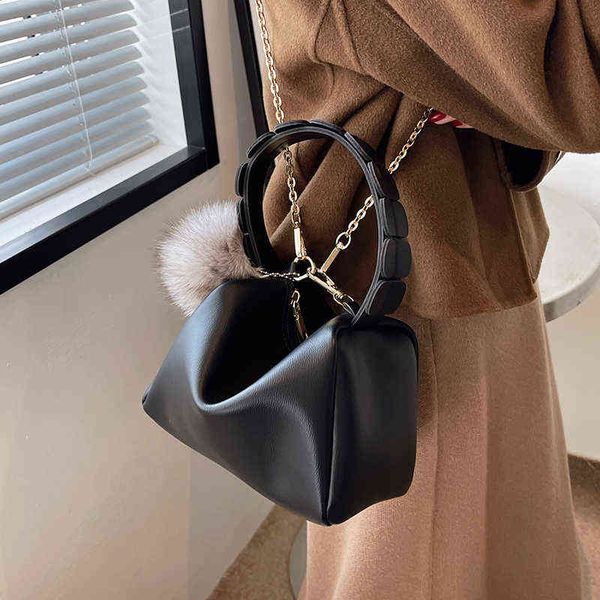 evening bags small pu leather bucket crossbody women 2022winter brand chain shoulder bag designer hair ball pendant handbags 220517
evening bags small pu leather bucket crossbody women 2022winter brand chain shoulder bag designer hair ball pendant handbags 220517