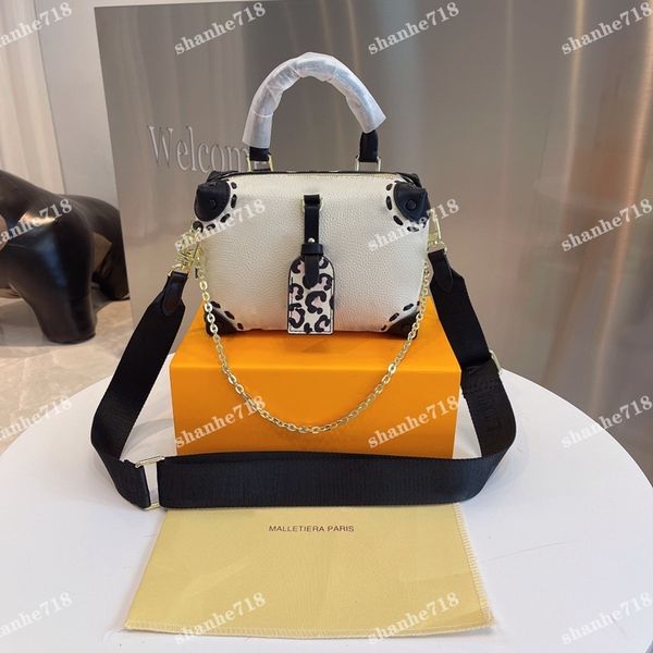 real leather petite malle souple women shoulder crossbody bags designer luxury handbags with starp ladies flap purses mini totes messenger b
real leather petite malle souple women shoulder crossbody bags designer luxury handbags with starp ladies flap purses mini totes messenger b