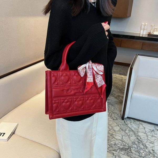 designer tote bag red happy personalized embroidery thread large-capacity one-shoulder handbag in pu with luxury style 
designer tote bag red happy personalized embroidery thread large-capacity one-shoulder handbag in pu with luxury style