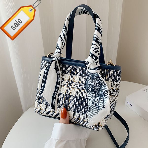 silk portable bucket autumn lattice red style s new trendy shoulder s fashion all-match women's bags 2022
silk portable bucket autumn lattice red style s new trendy shoulder s fashion all-match women's bags 2022