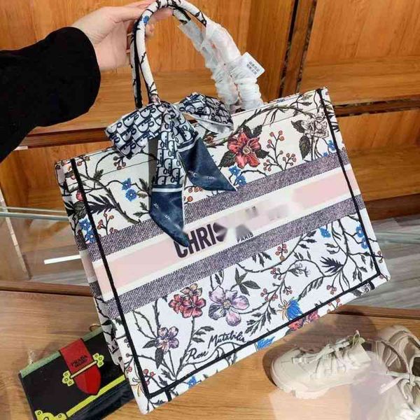 factory direct sale new style net red star same fashion embroidered tote bag large capacity shopping portable women's han designer
factory direct sale new style net red star same fashion embroidered tote bag large capacity shopping portable women's han designer