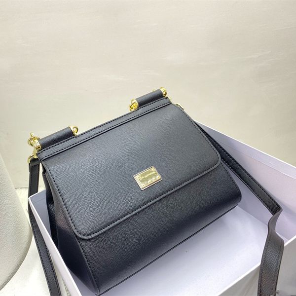 a2022 lady shopping shoulder bags fashion handbags women totes cross body half moon luxury genuine leather classic retro purse wallets handl
a2022 lady shopping shoulder bags fashion handbags women totes cross body half moon luxury genuine leather classic retro purse wallets handl