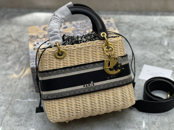 gold chain bags for women leather crossbody bags for women luxuury elegant shoulder handbags 00
gold chain bags for women leather crossbody bags for women luxuury elegant shoulder handbags 00