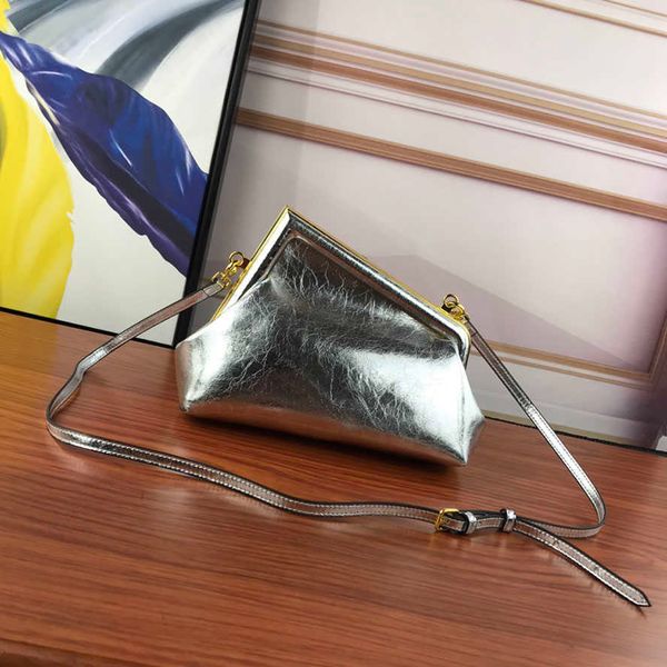 haveluxury real leather bag 26cm hx 0856 new classic fashion women handbag leather purses single accrossbag
haveluxury real leather bag 26cm hx 0856 new classic fashion women handbag leather purses single accrossbag