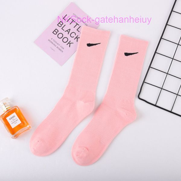 classic men's fashion hook brand socks middle tube sports moisture absorption sock casual men women luxury wear medium short sportsocks, Black
classic men's fashion hook brand socks middle tube sports moisture absorption sock casual men women luxury wear medium short sportsocks, Black