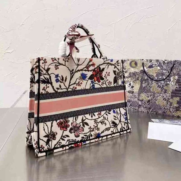 designers shoulder bags woman fashion classic handbags embroidery limited edition lady handbag high capacity travel shopping bag practical j
designers shoulder bags woman fashion classic handbags embroidery limited edition lady handbag high capacity travel shopping bag practical j
