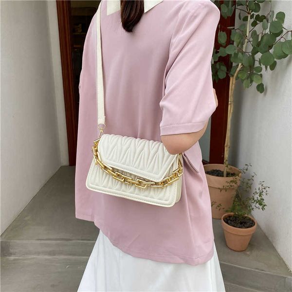 hbp european and american fashion retro one-shoulder pleated slanted cross-bag 2021 summer trend white casual texture chain small square bag
hbp european and american fashion retro one-shoulder pleated slanted cross-bag 2021 summer trend white casual texture chain small square bag