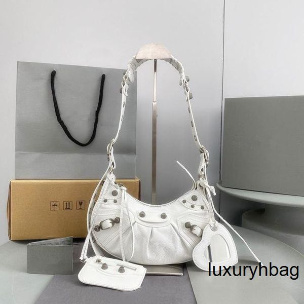 designer le cagole bags 2022 balencaigass handbags classic motorcycle bags rivet leather half saddle single shoulder strap female bag
designer le cagole bags 2022 balencaigass handbags classic motorcycle bags rivet leather half saddle single shoulder strap female bag