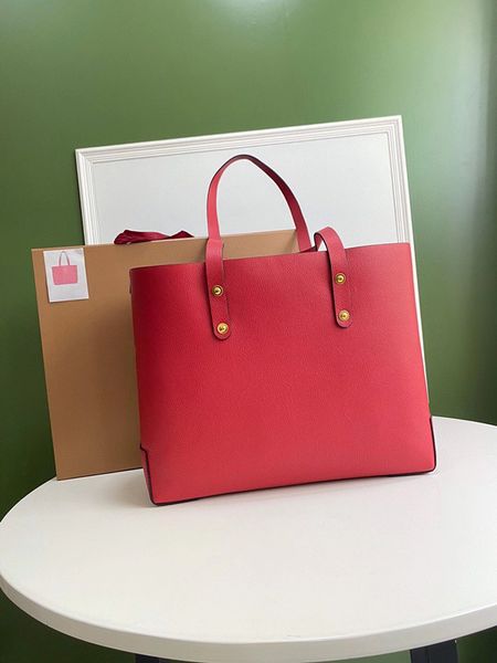women's fashion tote bag handbag large capacity classic checked calfskin material cell phone bag fine workmanship retro design
women's fashion tote bag handbag large capacity classic checked calfskin material cell phone bag fine workmanship retro design