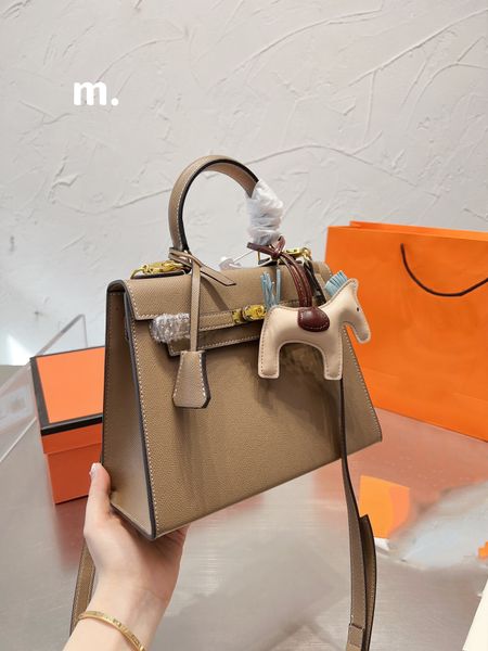 women's designers shoulder bag luxury tote purse handbag message bags cluth classic genuine leather crossbody original box size 25cm
women's designers shoulder bag luxury tote purse handbag message bags cluth classic genuine leather crossbody original box size 25cm