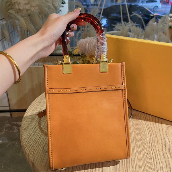 2022 women 7a+sunshine tote bag large capacity package shopping bags handbag genuine leather stiff handle fashion f letter removable crossbo
2022 women 7a+sunshine tote bag large capacity package shopping bags handbag genuine leather stiff handle fashion f letter removable crossbo