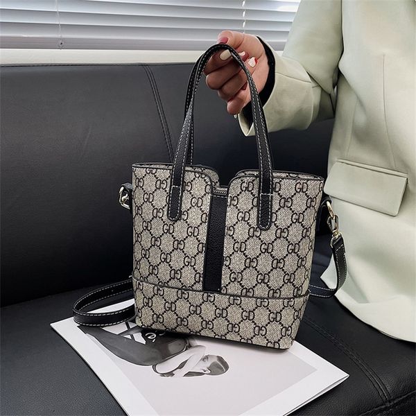purses aa early spring 2022 new korean personalized messenger tote bag high-capacity fashion portable printed single shoulder bag versatile
purses aa early spring 2022 new korean personalized messenger tote bag high-capacity fashion portable printed single shoulder bag versatile