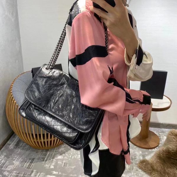 stunning luxurys designers shoulder bags 28cm black chain handbag messenger women totes fashion handbags leather crossbody clutch wallet
stunning luxurys designers shoulder bags 28cm black chain handbag messenger women totes fashion handbags leather crossbody clutch wallet