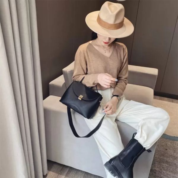 large capacity crossbody bag for women 2021 simple luxury shoulder bag female design fashion atmosphere tote handbag
large capacity crossbody bag for women 2021 simple luxury shoulder bag female design fashion atmosphere tote handbag
