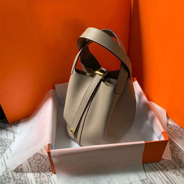 brand luxury design fashion vintage bucket bag women's shoulder crossbody retro large capacity lady tote cosmetic bags handbag layer co
brand luxury design fashion vintage bucket bag women's shoulder crossbody retro large capacity lady tote cosmetic bags handbag layer co