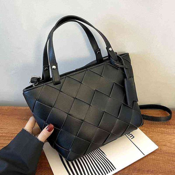 spring weave crossbody messenger bag with short handle for women 2022 small luxury brand shoulder bags handbags kawaii totes g220509
spring weave crossbody messenger bag with short handle for women 2022 small luxury brand shoulder bags handbags kawaii totes g220509