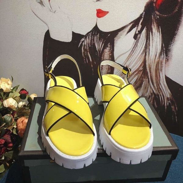 r 2021 women platform sandals summer ladies thick bottom slides woman pure color cross belt slippers with box, Black
r 2021 women platform sandals summer ladies thick bottom slides woman pure color cross belt slippers with box, Black