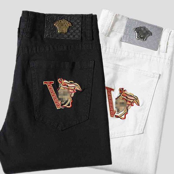 men's jeans spring and summer men's jeans pure black white two-color cotton high elastic small foot slim fitting korean version of, Blue
men's jeans spring and summer men's jeans pure black white two-color cotton high elastic small foot slim fitting korean version of, Blue