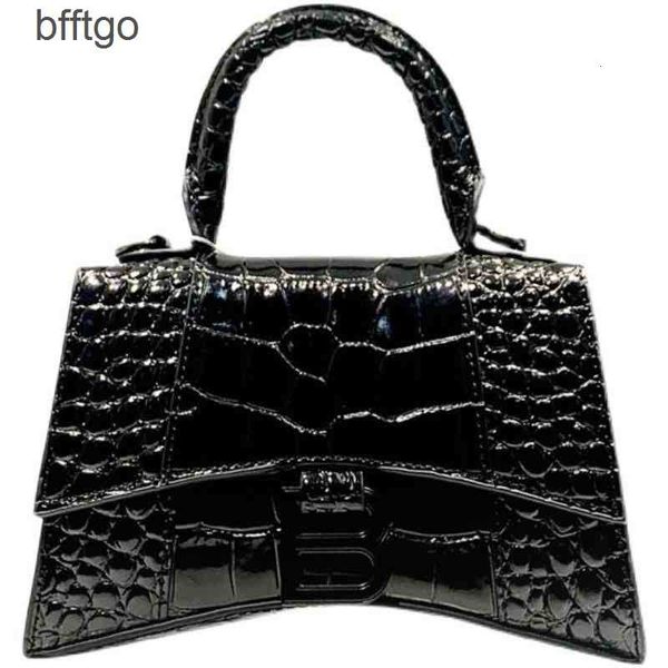 women luxury blencaigas handbagsportable b family bag high version messenger leather crocodile women's summer niche mini b-button ek60
women luxury blencaigas handbagsportable b family bag high version messenger leather crocodile women's summer niche mini b-button ek60