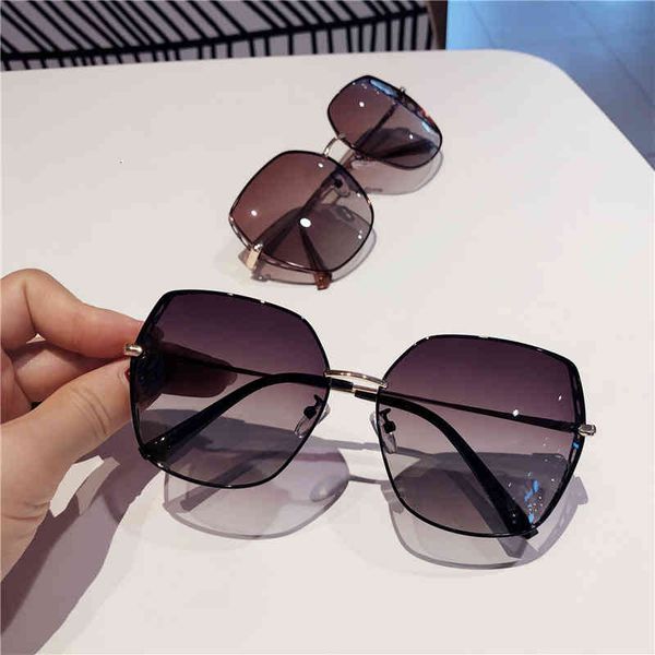 sunglasses korean version gradient large face thin polarizer men's and women's anti ultraviolet 2022 online red street, White;black
sunglasses korean version gradient large face thin polarizer men's and women's anti ultraviolet 2022 online red street, White;black