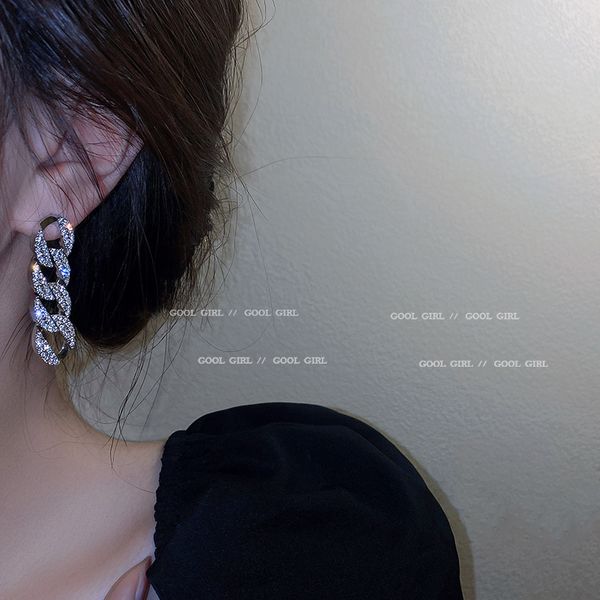 925 silver needle korean design diamond-embedded geometric chain earrings fashion ear studs internet influencer personalized earrings women, Golden
925 silver needle korean design diamond-embedded geometric chain earrings fashion ear studs internet influencer personalized earrings women, Golden