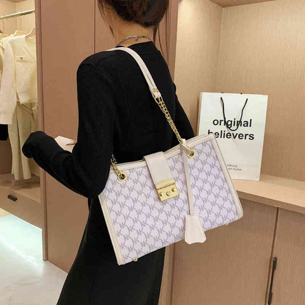 50% off and new large small fragrance single messenger chain fashion women's trendy fashion one shoulder underarm handbag
50% off and new large small fragrance single messenger chain fashion women's trendy fashion one shoulder underarm handbag