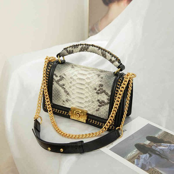 2022 new style small pattern bag leather portable chain single female letter shoulder messenger bags woman purse and handbags
2022 new style small pattern bag leather portable chain single female letter shoulder messenger bags woman purse and handbags