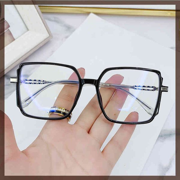 sunglasses 2022 metal large frame women's fashion anti blue light flat lens can be equipped with myopia, White;black
sunglasses 2022 metal large frame women's fashion anti blue light flat lens can be equipped with myopia, White;black