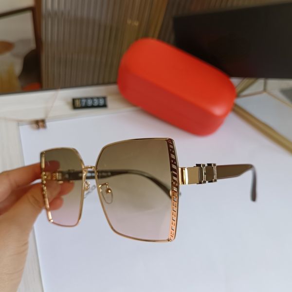 2023 fashion brand sunglasses new polarized sunglasses nylon lens 7939 ladies large frame square, White;black
2023 fashion brand sunglasses new polarized sunglasses nylon lens 7939 ladies large frame square, White;black