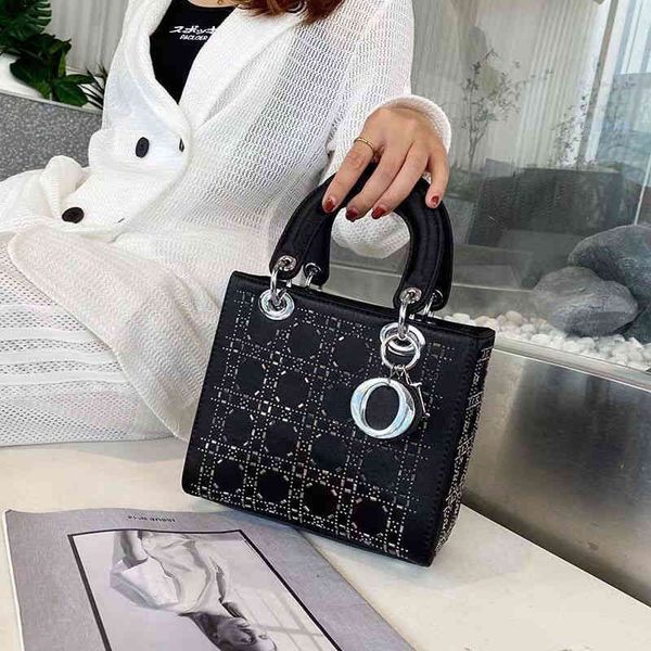 2022 new fashion luxury princess bags leather matte frosted small fragrance diagonal one shoulder handbag portable women's bag
2022 new fashion luxury princess bags leather matte frosted small fragrance diagonal one shoulder handbag portable women's bag
