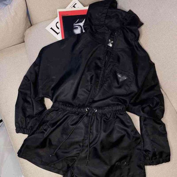 2022 early spring new triangle standard environmental protection nylon hooded short jacket windproof drawstring set, Black;brown
2022 early spring new triangle standard environmental protection nylon hooded short jacket windproof drawstring set, Black;brown