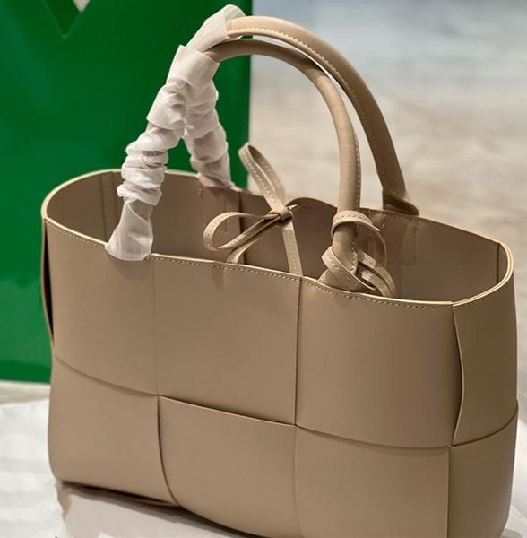 women's designer's latest shopping bag beach bag fashion large capacity luxury wallet essential for going out
women's designer's latest shopping bag beach bag fashion large capacity luxury wallet essential for going out