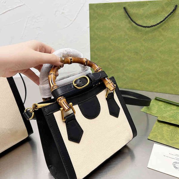 wallet designer wallets leather purse women shoulder bags flap purse female simple genuine cowhide crossbody handbags, Red;black
wallet designer wallets leather purse women shoulder bags flap purse female simple genuine cowhide crossbody handbags, Red;black