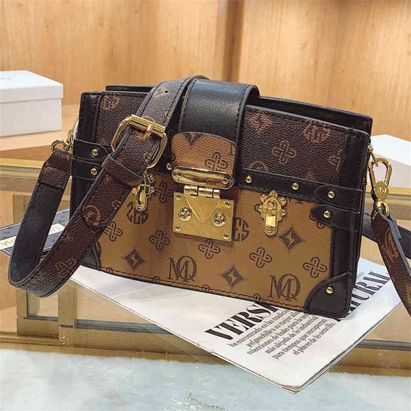 advanced sense of foreign style bag single shoulder bag net red printing autumn and winter fashion 75% purses stores sale 
advanced sense of foreign style bag single shoulder bag net red printing autumn and winter fashion 75% purses stores sale